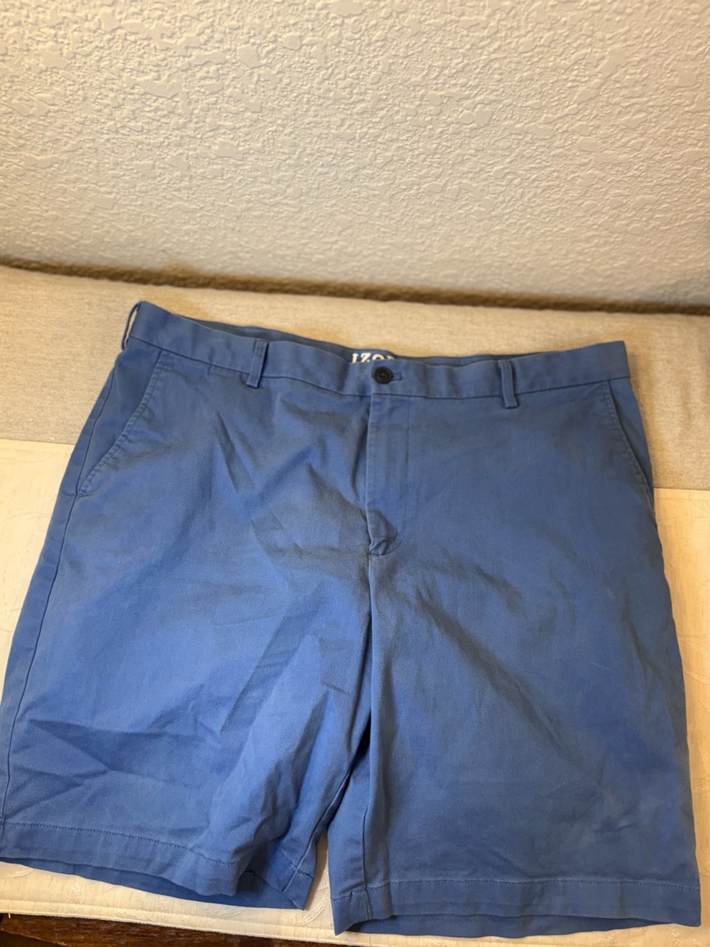Izod Muted Blue Men's‎ Cotton Chino / Khaki Style Shorts. Size 38.